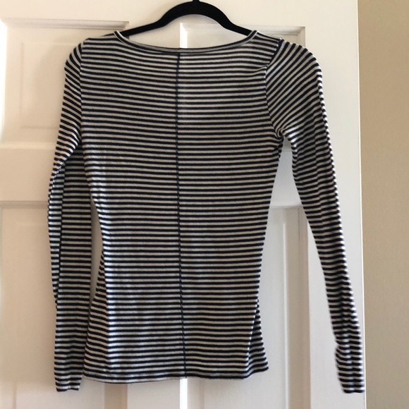 Hollister Long Sleeve - Picture 2 of 2